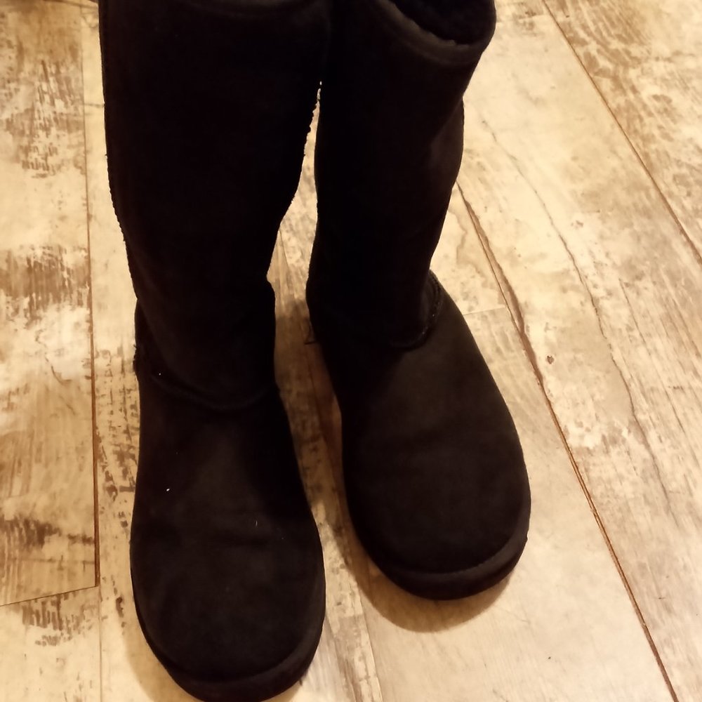 Black UGG boots - Picture 2 of 2